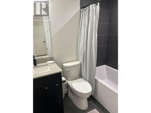 660 Cawston Avenue Unit# 302, Kelowna, BC - Indoor Photo Showing Bathroom