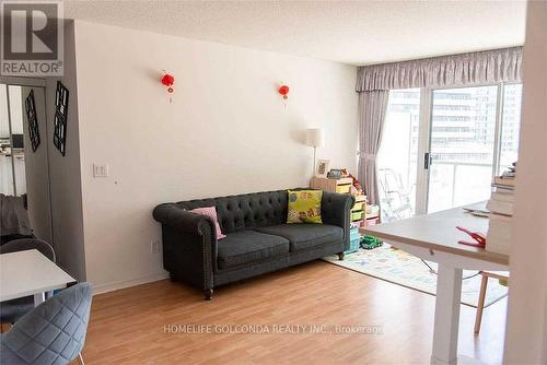 505 - 5500 Yonge Street, Toronto, ON - Indoor Photo Showing Living Room