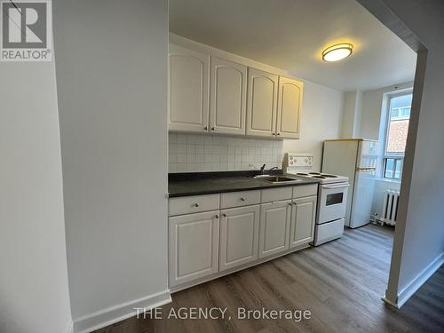 203 - 852 Broadview Avenue, Toronto, ON - Indoor Photo Showing Kitchen