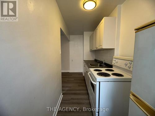 203 - 852 Broadview Avenue, Toronto, ON - Indoor Photo Showing Kitchen