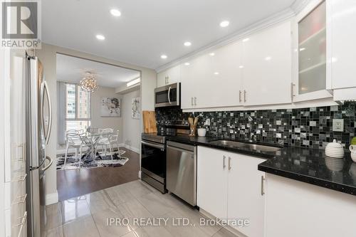 912 - 155 Hillcrest Avenue, Mississauga, ON - Indoor Photo Showing Kitchen With Double Sink With Upgraded Kitchen