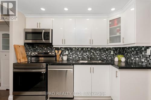 912 - 155 Hillcrest Avenue, Mississauga, ON - Indoor Photo Showing Kitchen With Upgraded Kitchen