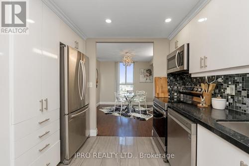 912 - 155 Hillcrest Avenue, Mississauga, ON - Indoor Photo Showing Kitchen