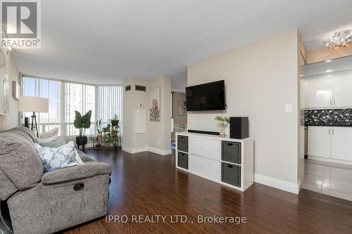 912 - 155 Hillcrest Avenue, Mississauga, ON - Indoor Photo Showing Living Room