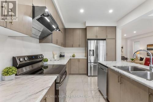 54 Crofting Crescent, Markham, ON - Indoor Photo Showing Kitchen With Stainless Steel Kitchen With Double Sink With Upgraded Kitchen