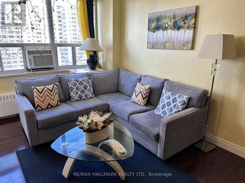 1613 - 370 Dixon Road, Toronto, ON - Indoor Photo Showing Living Room