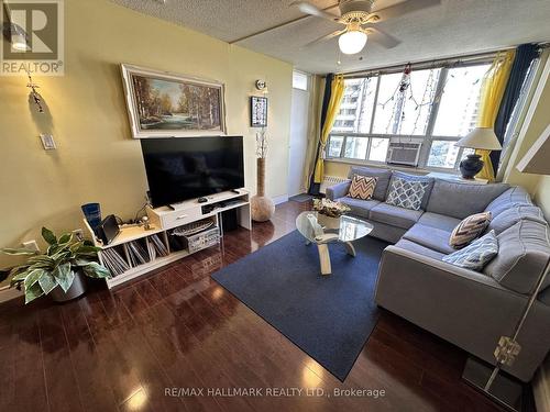 1613 - 370 Dixon Road, Toronto, ON - Indoor Photo Showing Living Room