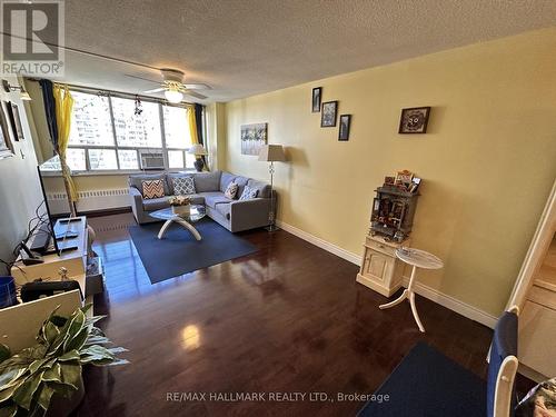 1613 - 370 Dixon Road, Toronto, ON - Indoor Photo Showing Living Room