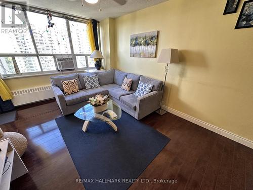 1613 - 370 Dixon Road, Toronto, ON - Indoor Photo Showing Living Room