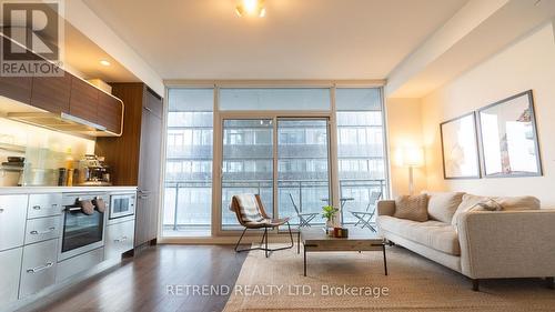 3311 - 45 Charles Street E, Toronto, ON - Indoor Photo Showing Living Room