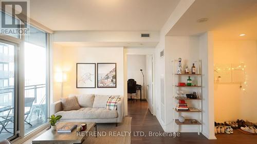 3311 - 45 Charles Street E, Toronto, ON - Indoor Photo Showing Living Room