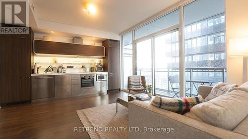 3311 - 45 Charles Street E, Toronto, ON - Indoor Photo Showing Living Room