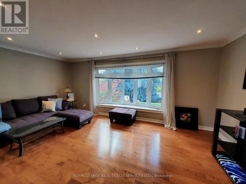 58 Mancroft Crescent, Brampton, ON - Indoor Photo Showing Living Room