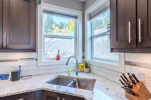 102-14395 Herron Road, Summerland, BC - Indoor Photo Showing Kitchen With Double Sink