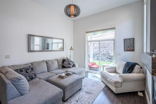 102-14395 Herron Road, Summerland, BC - Indoor Photo Showing Living Room