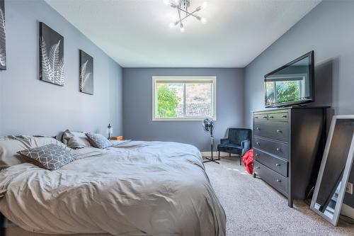 102-14395 Herron Road, Summerland, BC - Indoor Photo Showing Bedroom