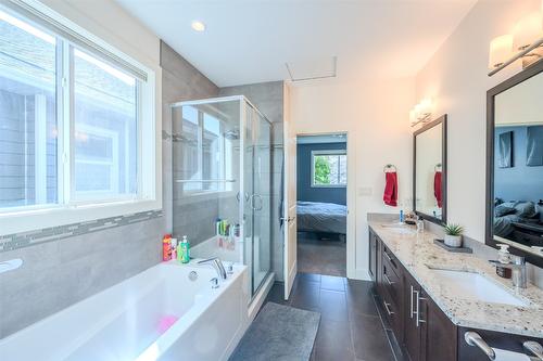 102-14395 Herron Road, Summerland, BC - Indoor Photo Showing Bathroom