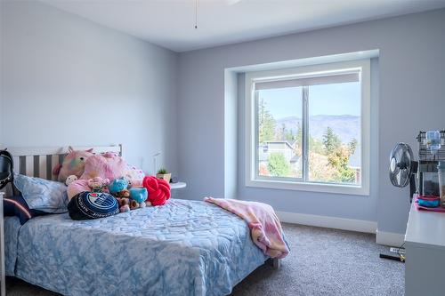 102-14395 Herron Road, Summerland, BC - Indoor Photo Showing Bedroom