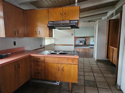 1084 Dynes Avenue, Penticton, BC - Indoor Photo Showing Kitchen