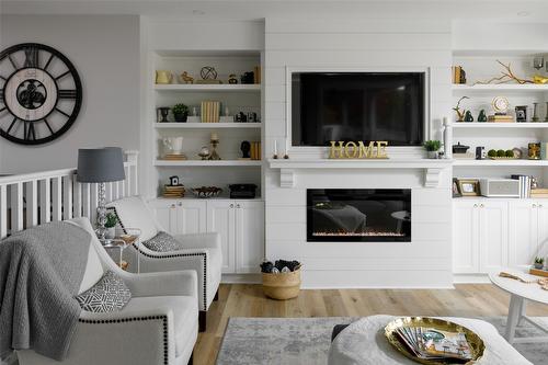 11935 Okanagan Centre Road, Lake Country, BC - Indoor Photo Showing Living Room With Fireplace