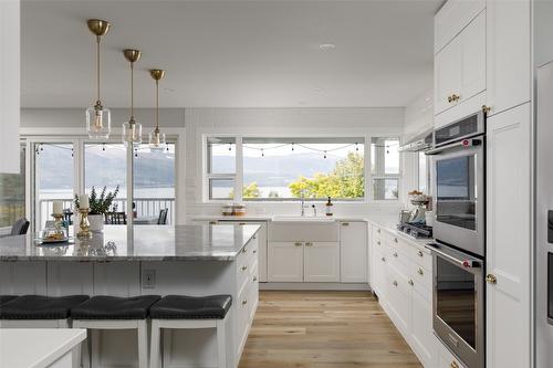 11935 Okanagan Centre Road, Lake Country, BC - Indoor Photo Showing Kitchen With Upgraded Kitchen