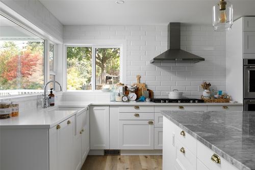 11935 Okanagan Centre Road, Lake Country, BC - Indoor Photo Showing Kitchen