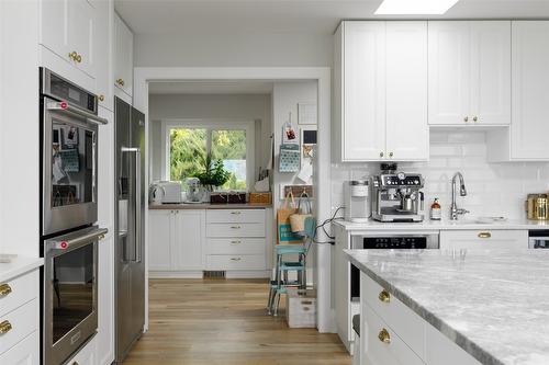 11935 Okanagan Centre Road, Lake Country, BC - Indoor Photo Showing Kitchen With Upgraded Kitchen