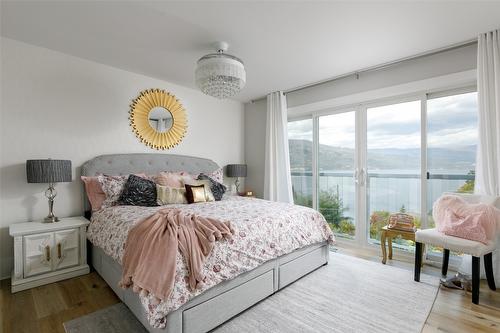 11935 Okanagan Centre Road, Lake Country, BC - Indoor Photo Showing Bedroom