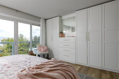 11935 Okanagan Centre Road, Lake Country, BC - Indoor Photo Showing Bedroom