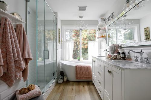 11935 Okanagan Centre Road, Lake Country, BC - Indoor Photo Showing Bathroom