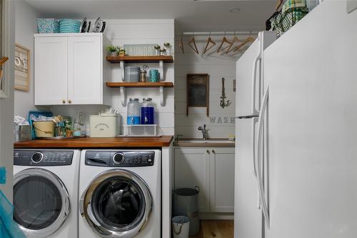 11935 Okanagan Centre Road, Lake Country, BC - Indoor Photo Showing Laundry Room