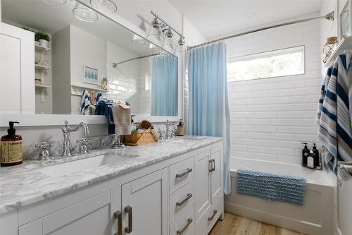 11935 Okanagan Centre Road, Lake Country, BC - Indoor Photo Showing Bathroom