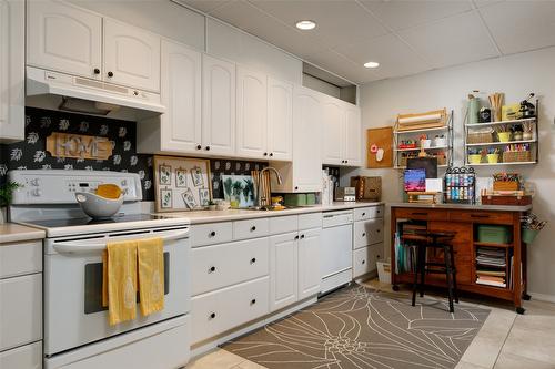 11935 Okanagan Centre Road, Lake Country, BC - Indoor Photo Showing Kitchen