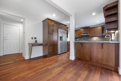 590 Arbor View Drive, Kelowna, BC - Indoor Photo Showing Kitchen