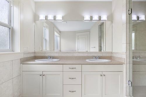 590 Arbor View Drive, Kelowna, BC - Indoor Photo Showing Bathroom