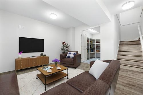 590 Arbor View Drive, Kelowna, BC - Indoor Photo Showing Living Room