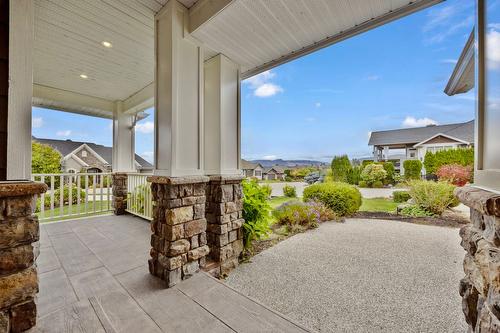 590 Arbor View Drive, Kelowna, BC - Outdoor With Exterior