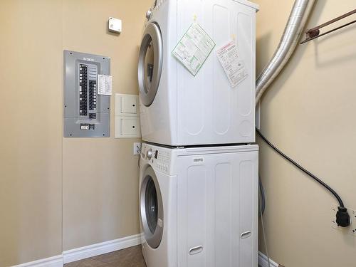 203-1705 Comox Ave, Comox, BC - Indoor Photo Showing Laundry Room