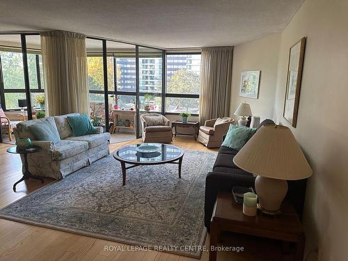 509-1300 Bloor St, Mississauga, ON - Indoor Photo Showing Living Room