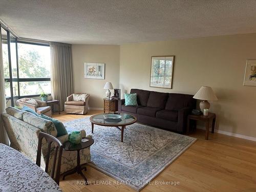 509-1300 Bloor St, Mississauga, ON - Indoor Photo Showing Living Room