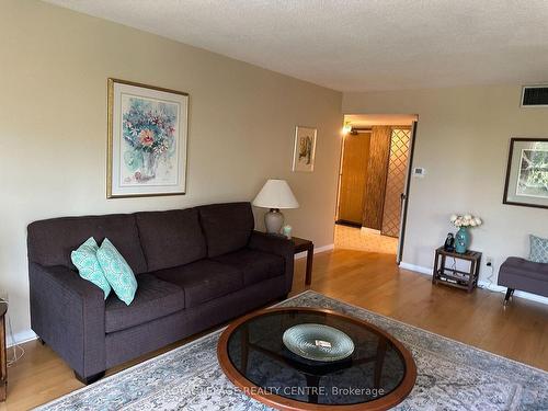 509-1300 Bloor St, Mississauga, ON - Indoor Photo Showing Living Room