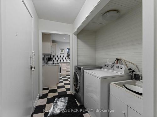 27 John St N, Caledon, ON - Indoor Photo Showing Laundry Room