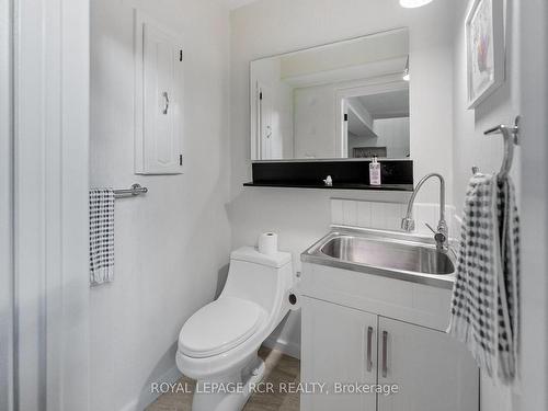 27 John St N, Caledon, ON - Indoor Photo Showing Bathroom