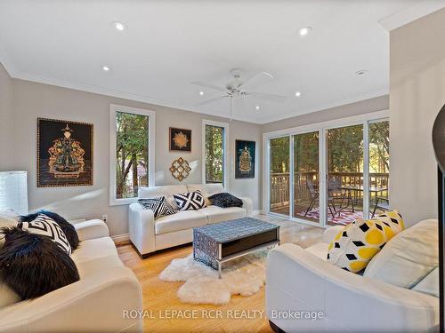 27 John St N, Caledon, ON - Indoor Photo Showing Living Room