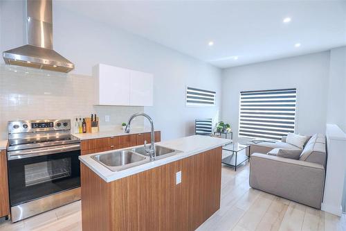 763 Hector Avenue, Winnipeg, MB - Indoor Photo Showing Kitchen With Double Sink