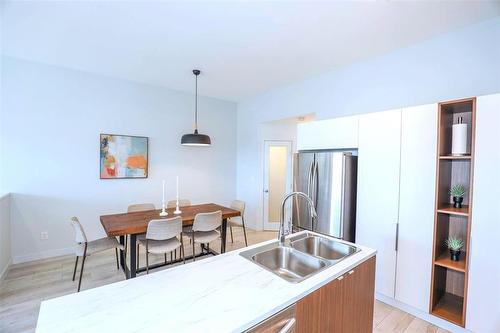 763 Hector Avenue, Winnipeg, MB - Indoor Photo Showing Kitchen With Double Sink