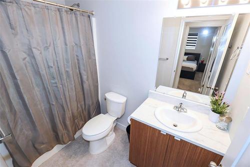 763 Hector Avenue, Winnipeg, MB - Indoor Photo Showing Bathroom