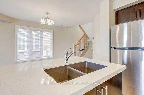 114 Laguna Village Cres, Hamilton, ON - Indoor Photo Showing Kitchen With Double Sink