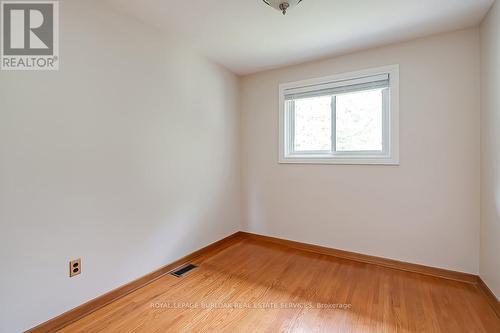 368 East Side Crescent, Burlington, ON - Indoor Photo Showing Other Room