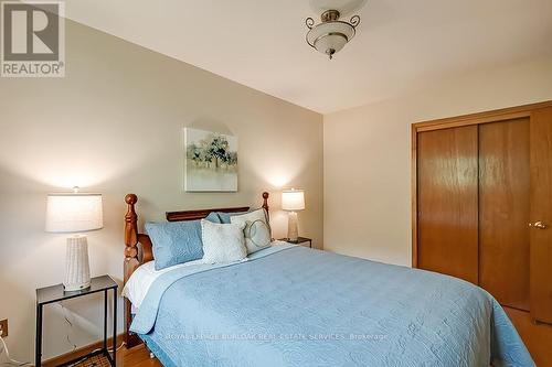 368 East Side Crescent, Burlington, ON - Indoor Photo Showing Bedroom